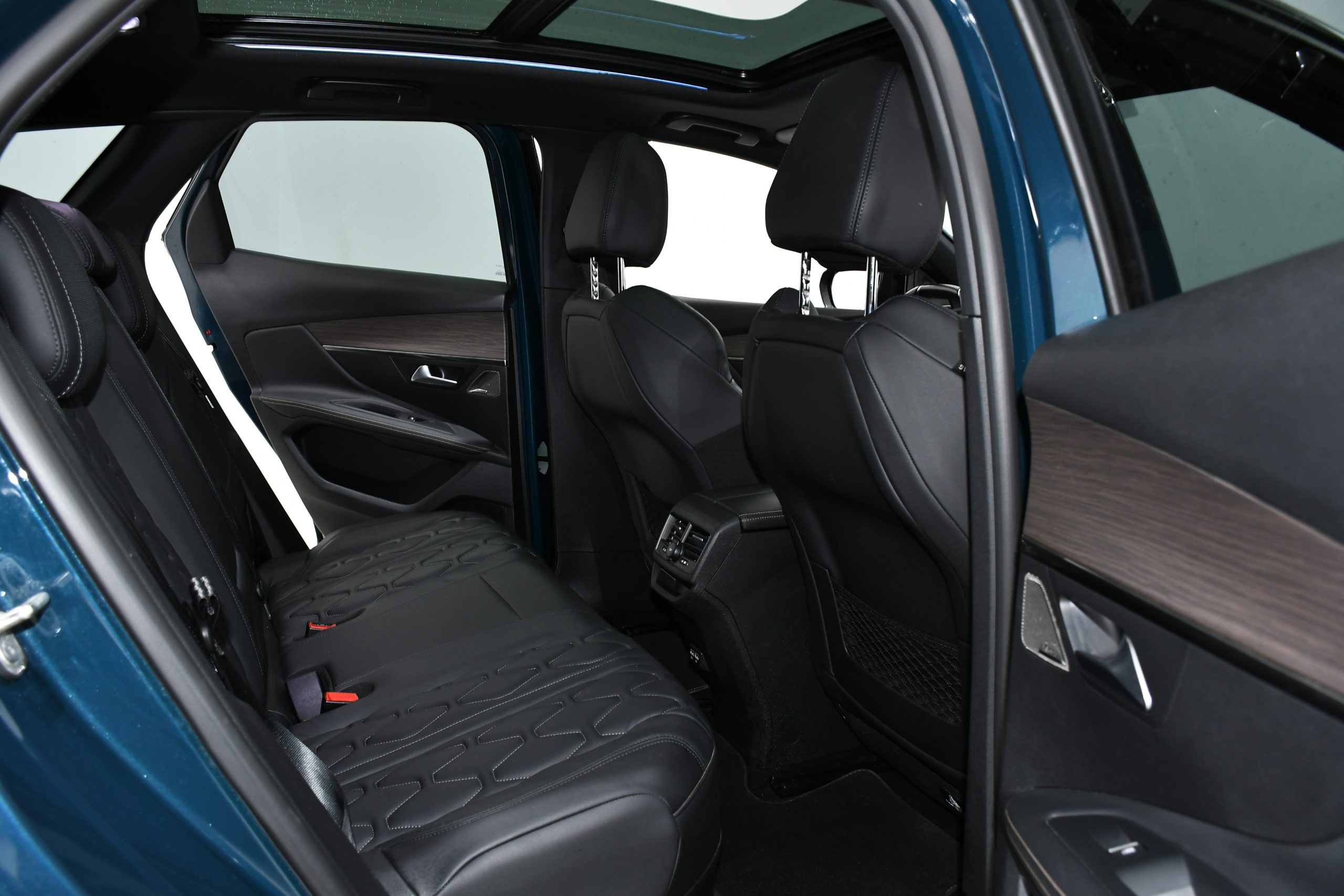 Peugeot 3008 1.6 Hybrid 225 GT 2022 - Image 10