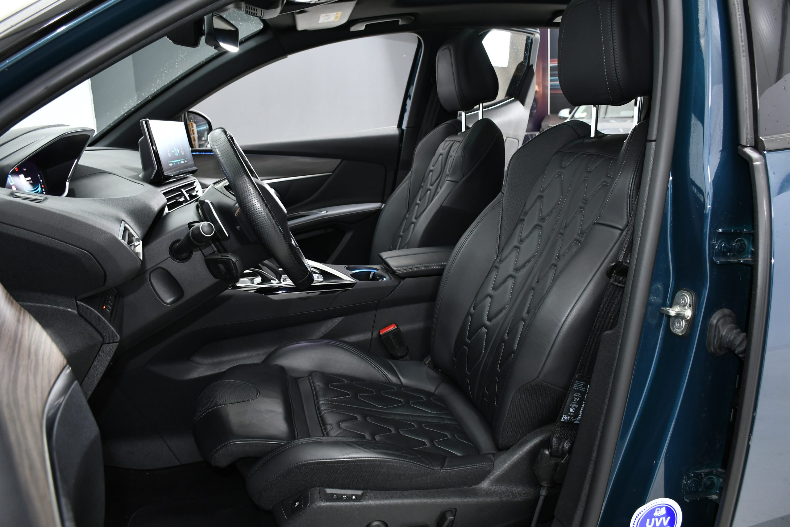 Peugeot 3008 1.6 Hybrid 225 GT 2022 - Image 11
