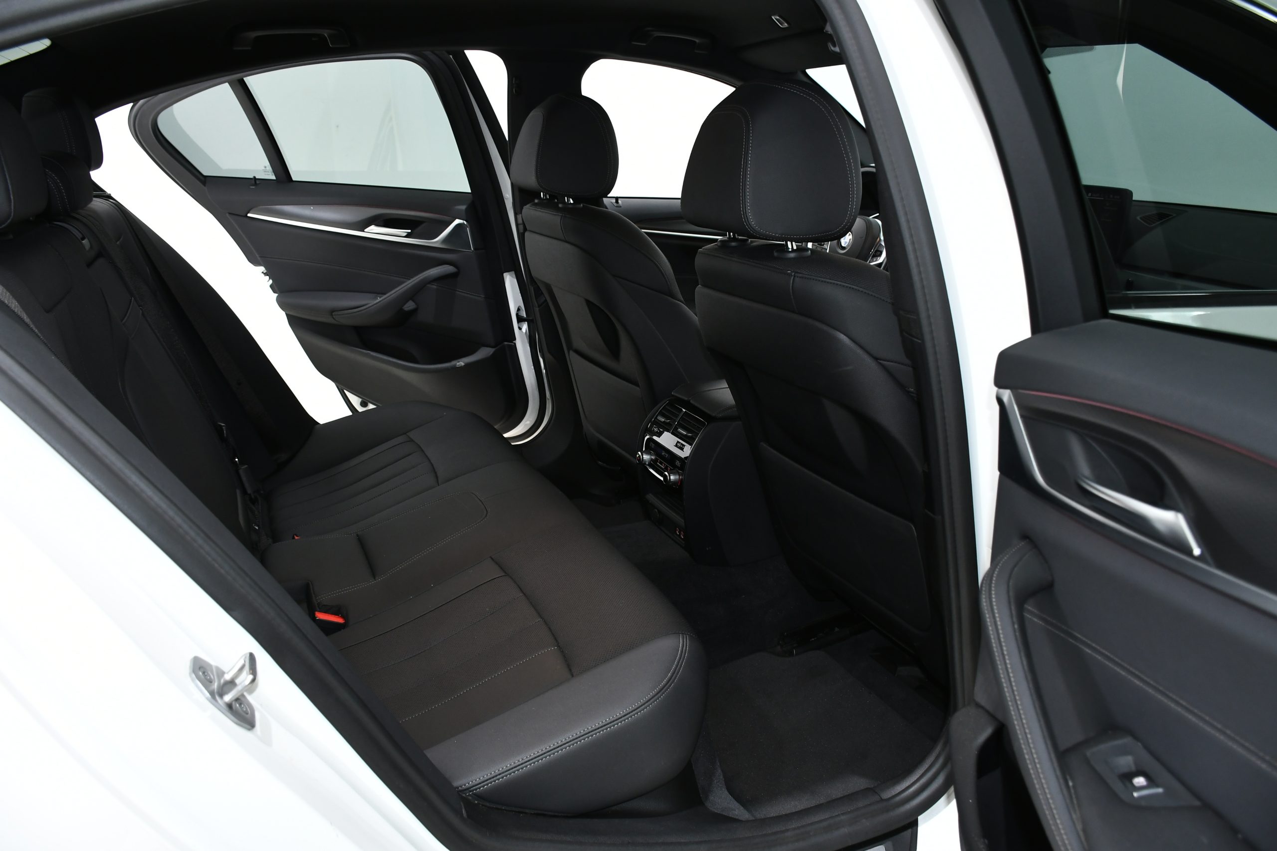 BMW SERIA 5 520d xDrive M-Package (190 HP) 2022 + €1000 POCKET MONEY - Image 12