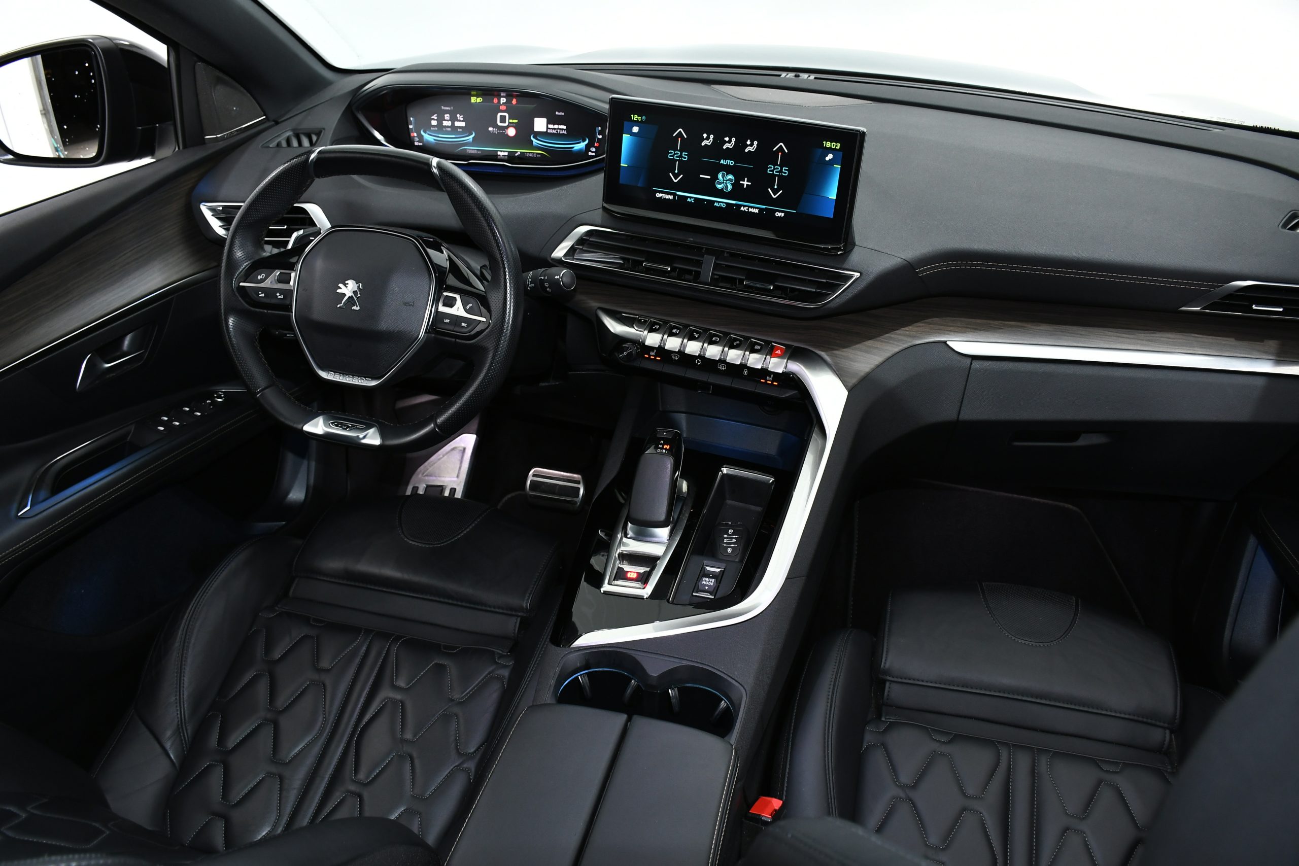 Peugeot 3008 1.6 Hybrid 225 GT 2022 - Image 12