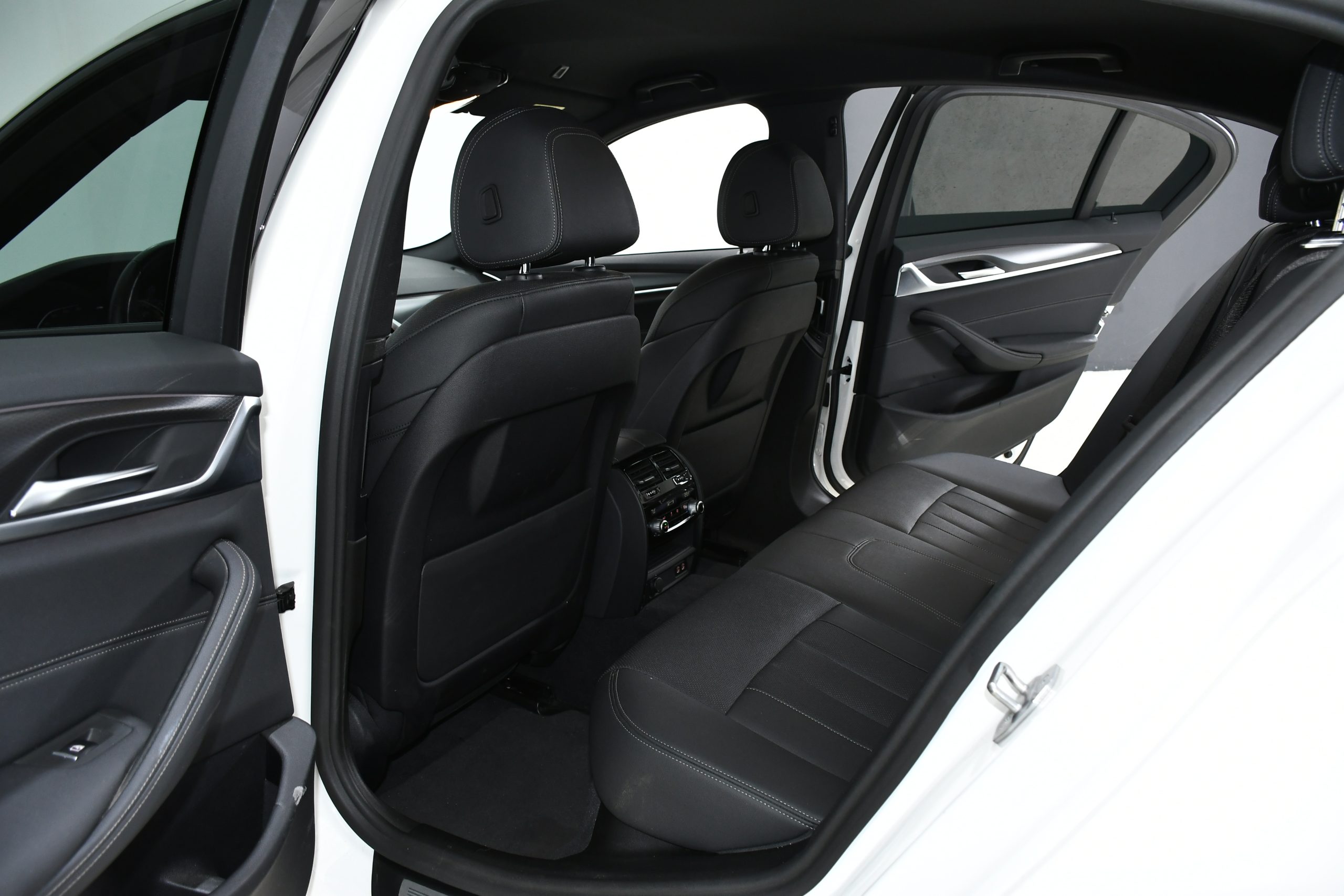 BMW SERIA 5 520d xDrive M-Package (190 HP) 2022 + €1000 POCKET MONEY - Image 13