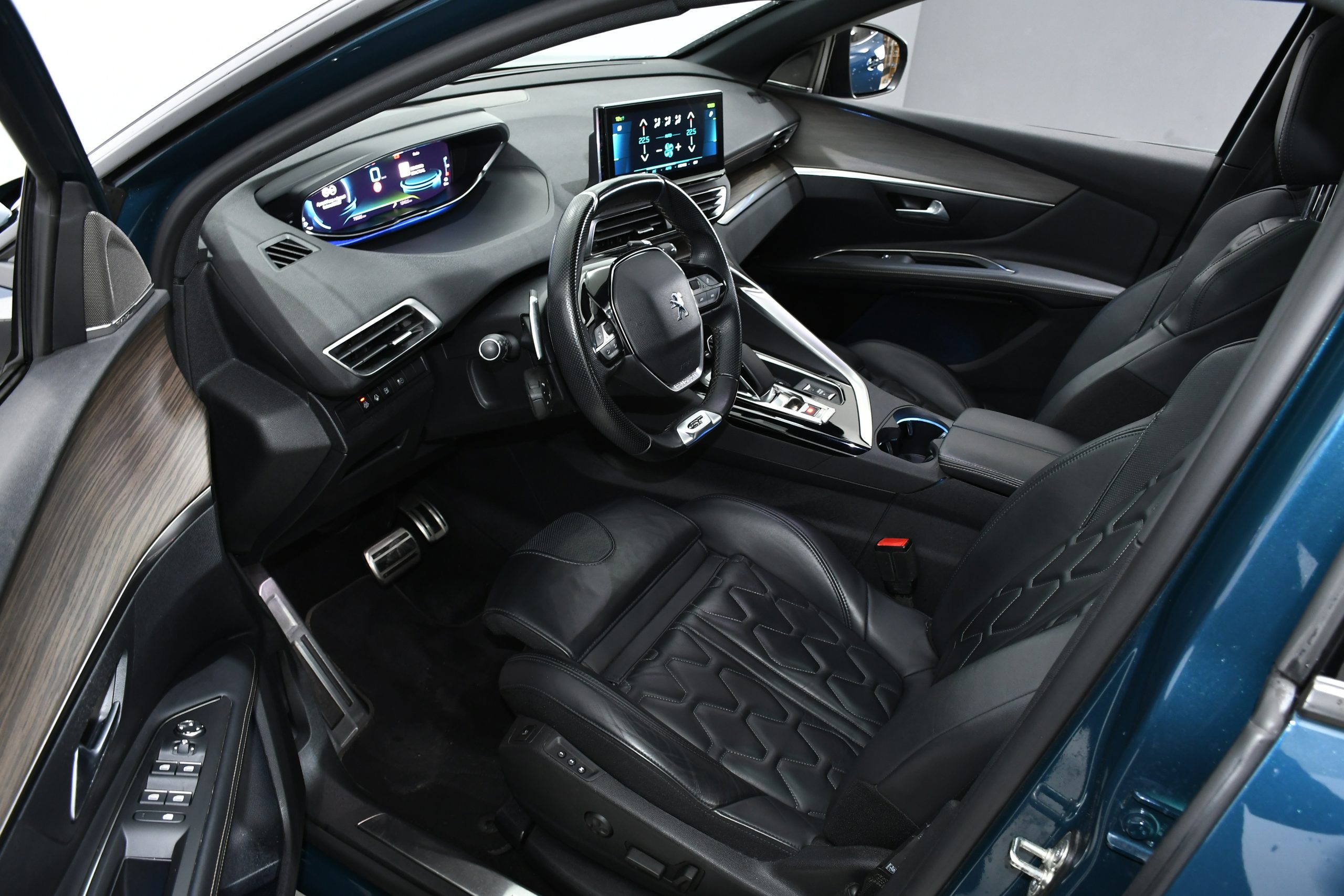 Peugeot 3008 1.6 Hybrid 225 GT 2022 - Image 13