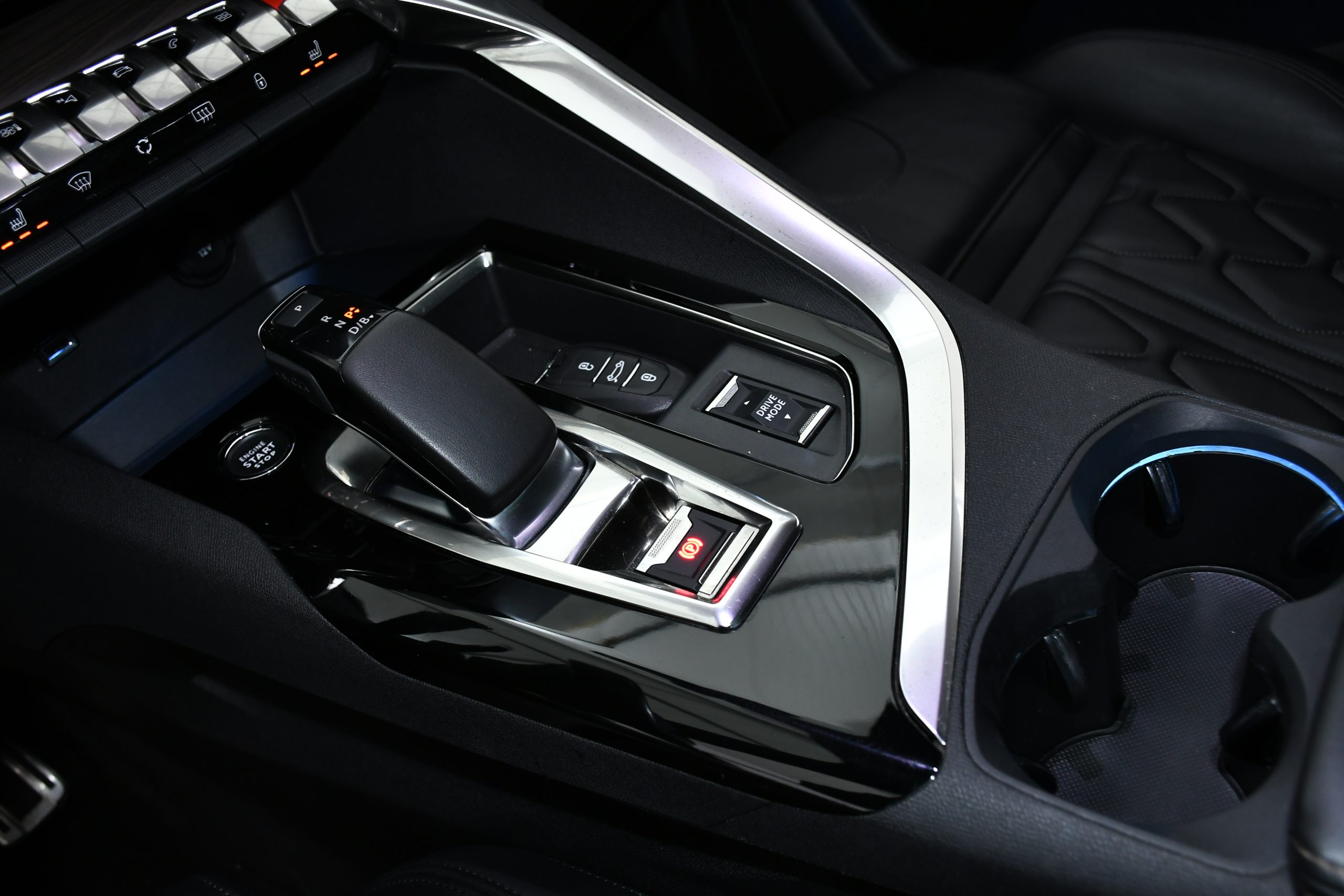 Peugeot 3008 1.6 Hybrid 225 GT 2022 - Image 16