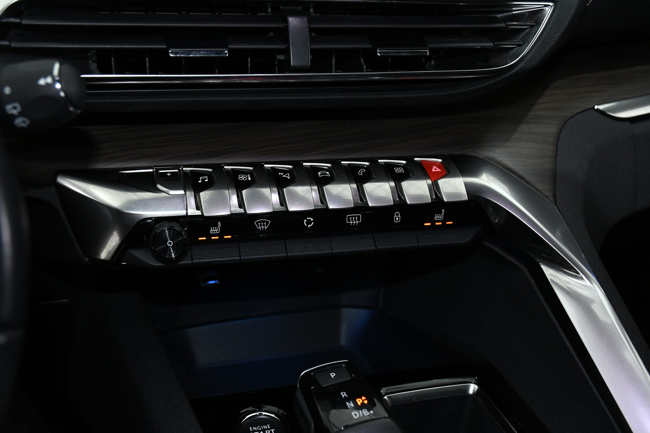 Peugeot 3008 1.6 Hybrid 225 GT 2022 - Image 17