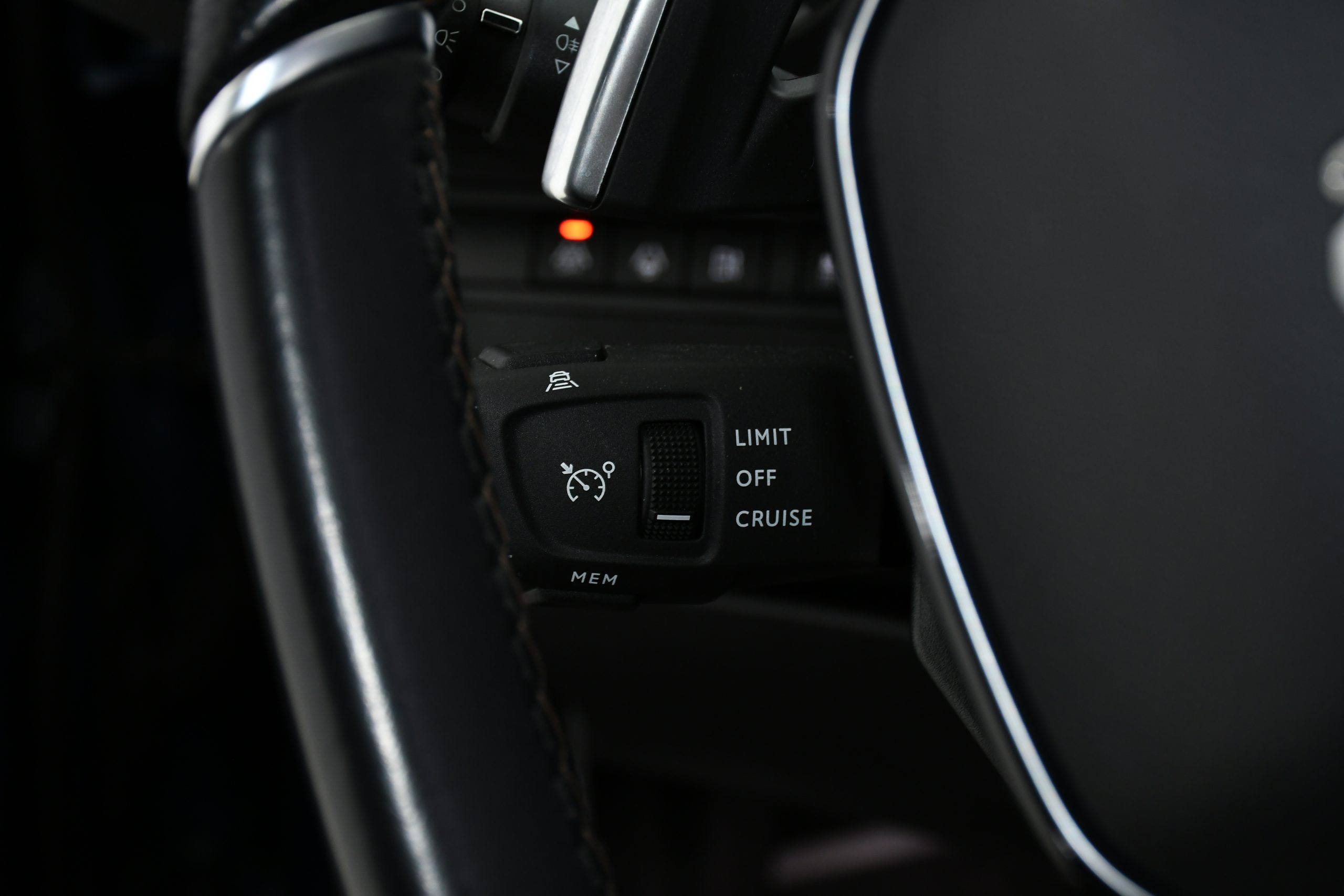 Peugeot 3008 1.6 Hybrid 225 GT 2022 - Image 29
