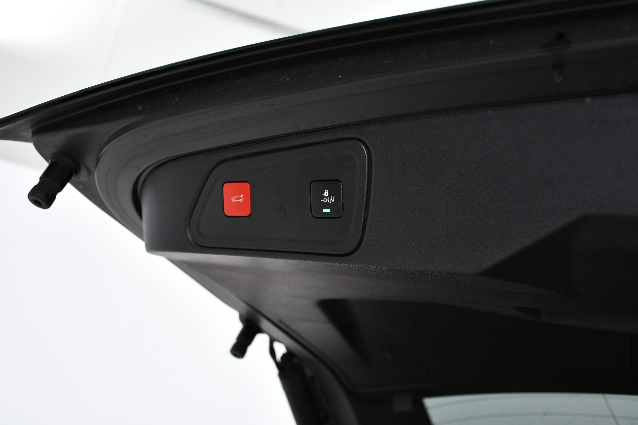 Peugeot 3008 1.6 Hybrid 225 GT 2022 - Image 31