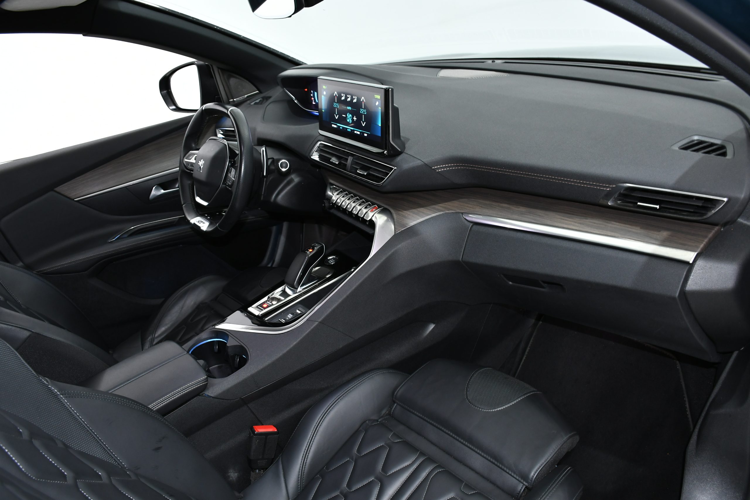 Peugeot 3008 1.6 Hybrid 225 GT 2022 - Image 9