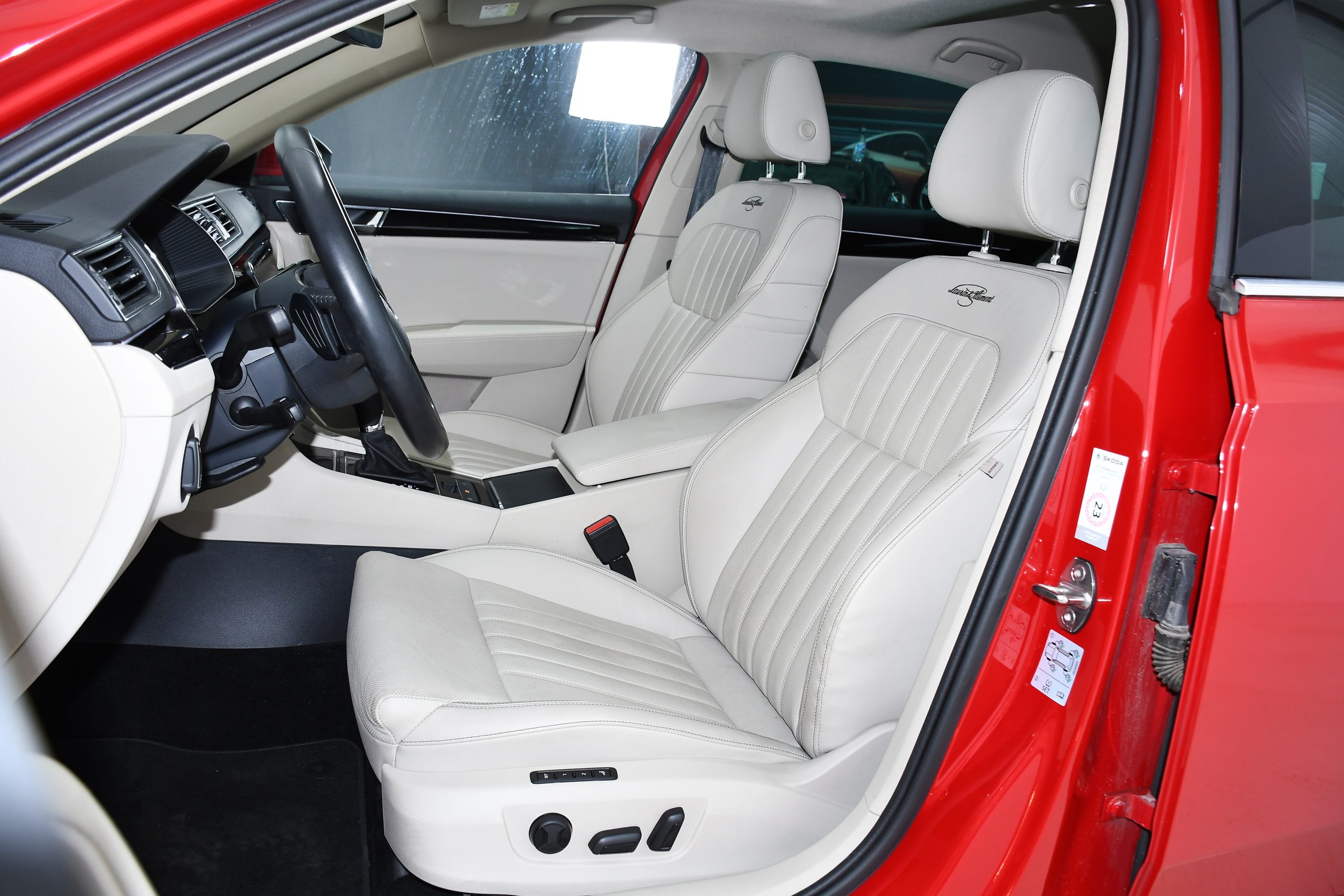 Skoda Superb 2.0 TDI Laurin & Klement (200HP) 2023 + €1000 POCKET MONEY - Image 2