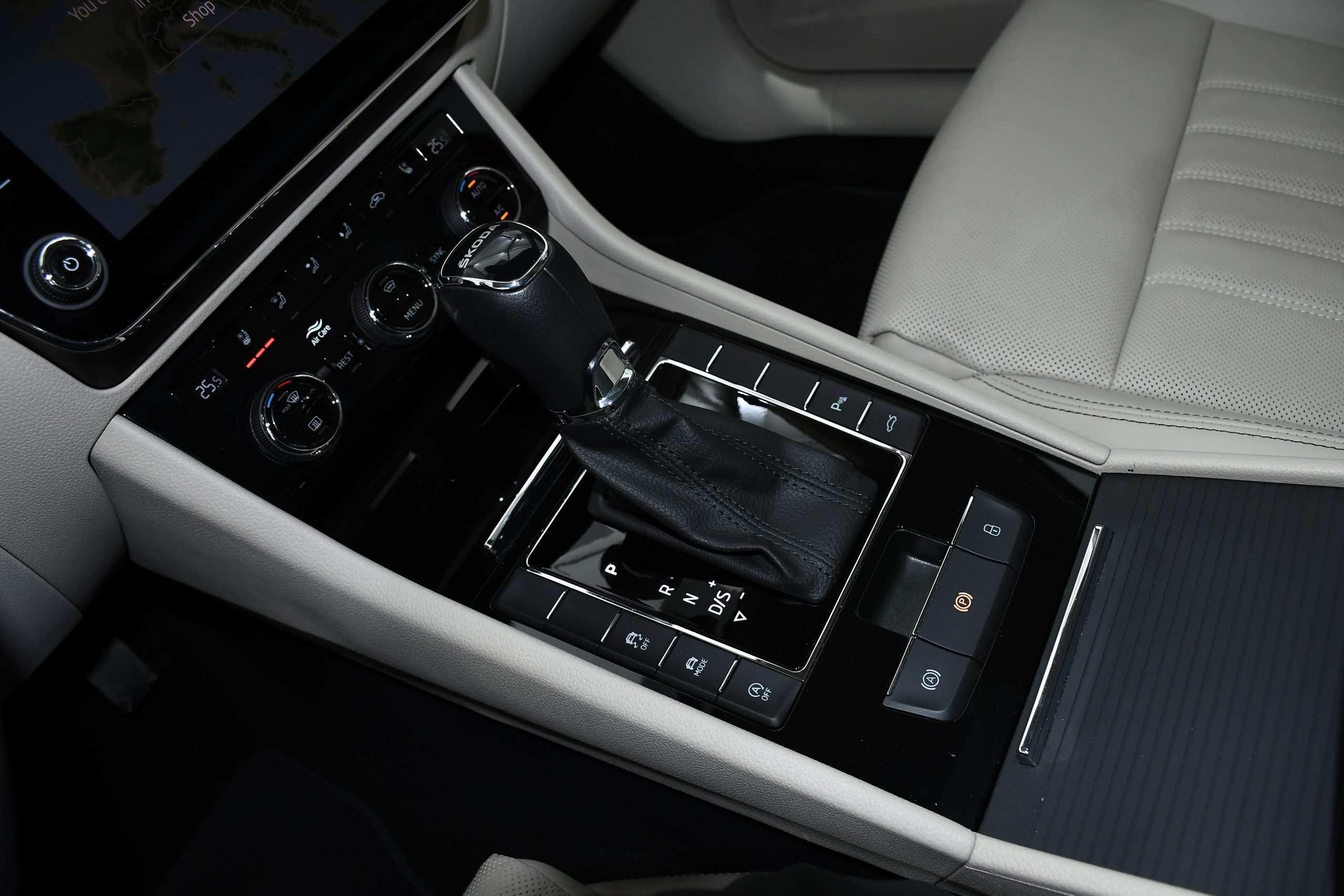 Skoda Superb 2.0 TDI Laurin & Klement (200HP) 2023 + €1000 POCKET MONEY - Image 19