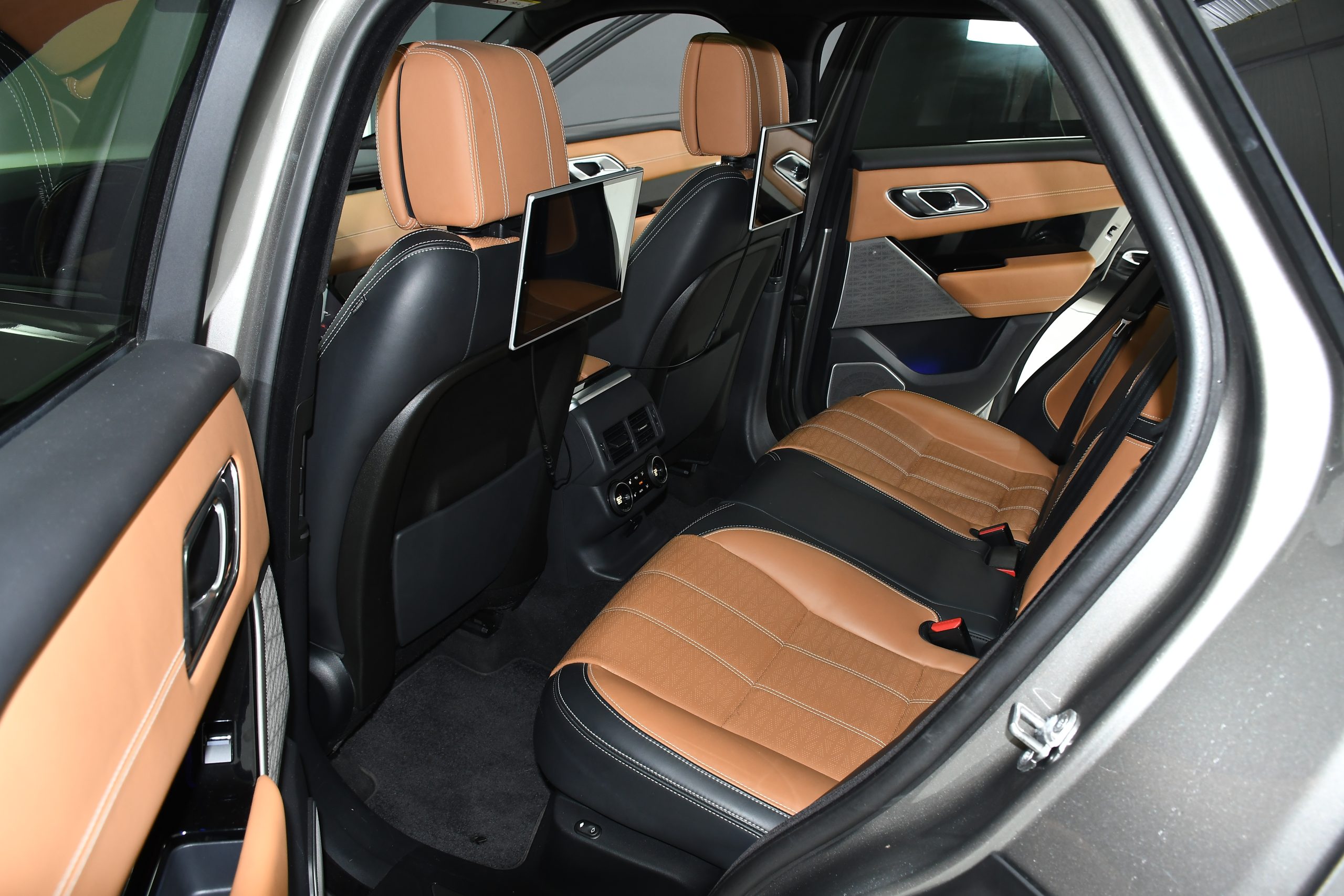 Land Rover Range Rover Velar R-Dynamic 381HP 2019 + €1000 POCKET MONEY - Image 11