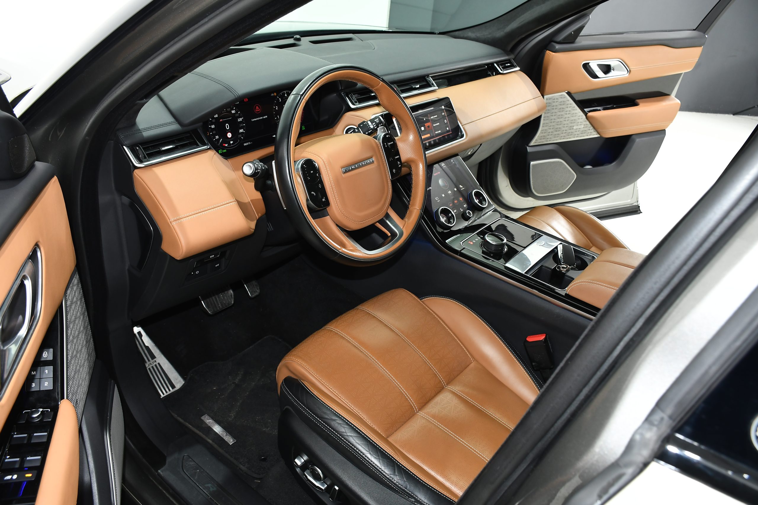 Land Rover Range Rover Velar R-Dynamic 381HP 2019 + €1000 POCKET MONEY - Image 9