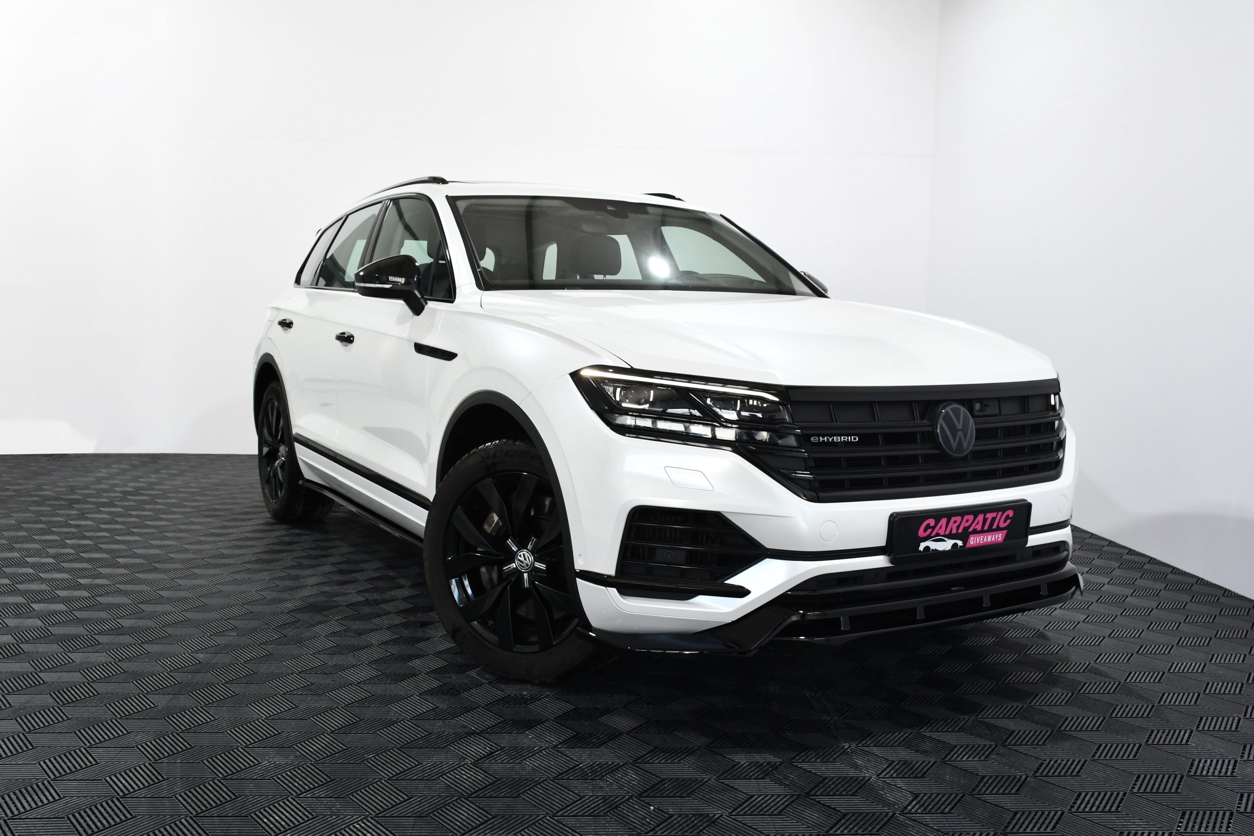 Volkswagen Touareg V6 TSI eHybrid (381 HP) 2022 + €1000 POCKET MONEY - Image 2