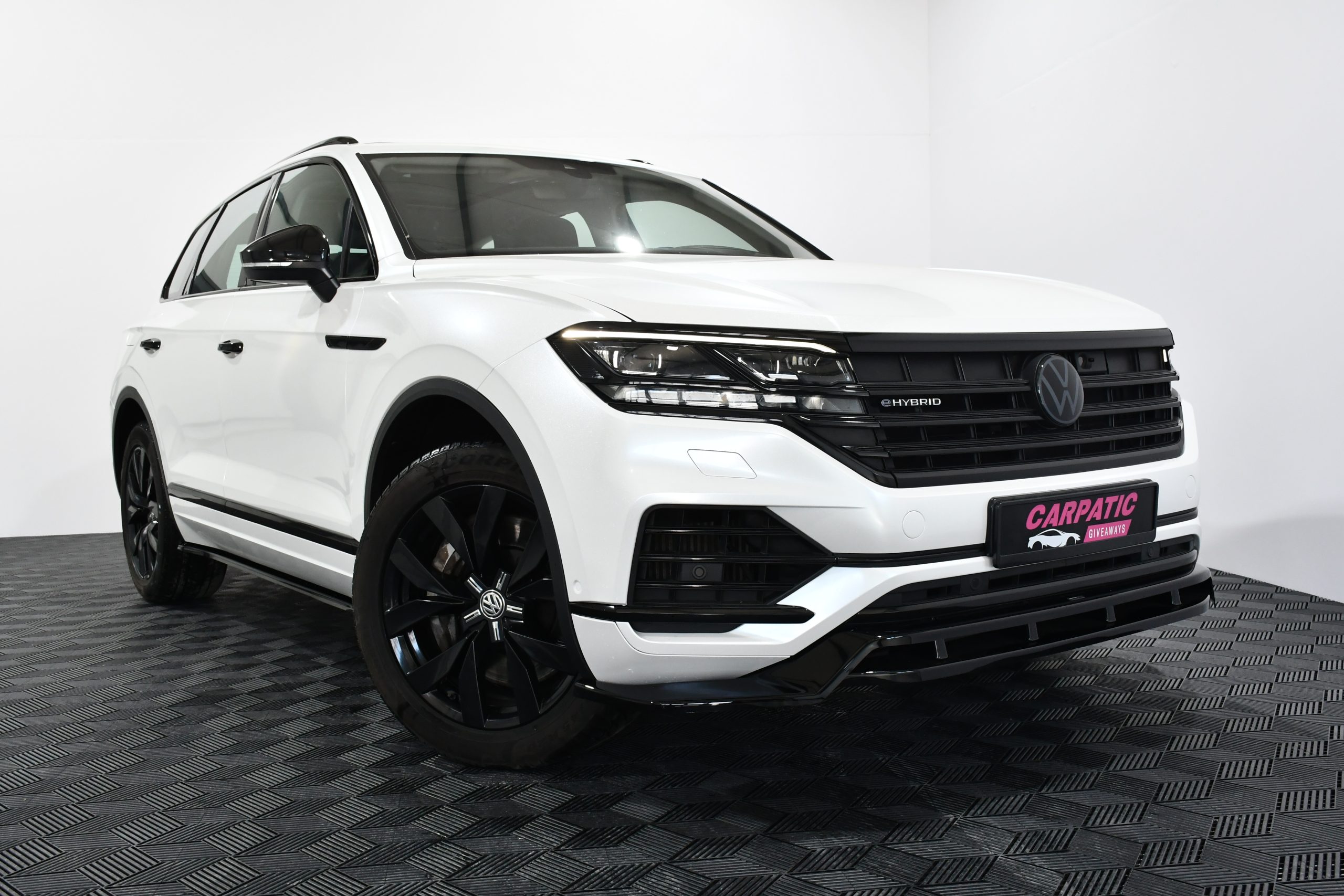Volkswagen Touareg V6 TSI eHybrid (381 HP) 2022 + €1000 POCKET MONEY - Image 3