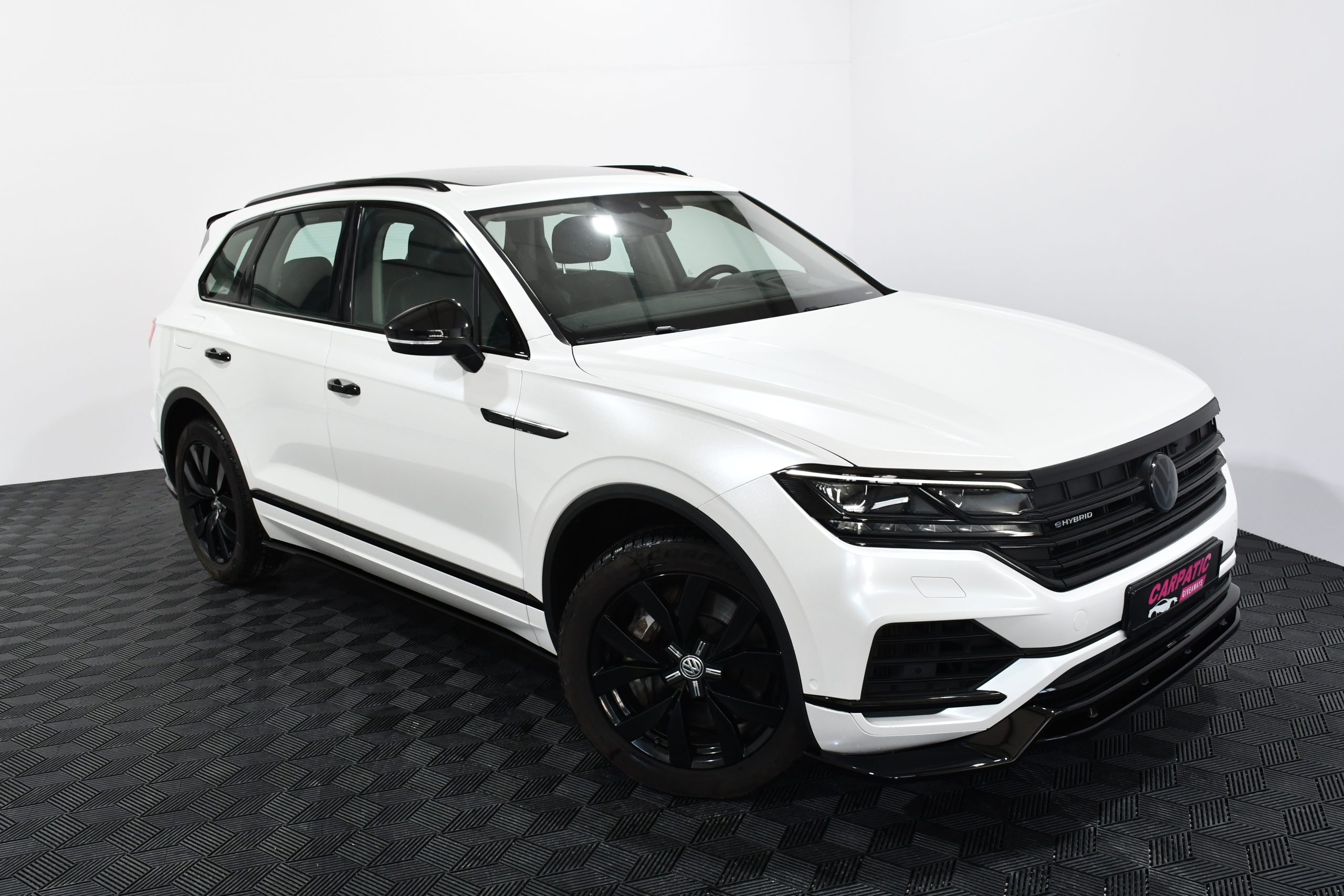 Volkswagen Touareg V6 TSI eHybrid (381 HP) 2022 + €1000 POCKET MONEY - Image 4