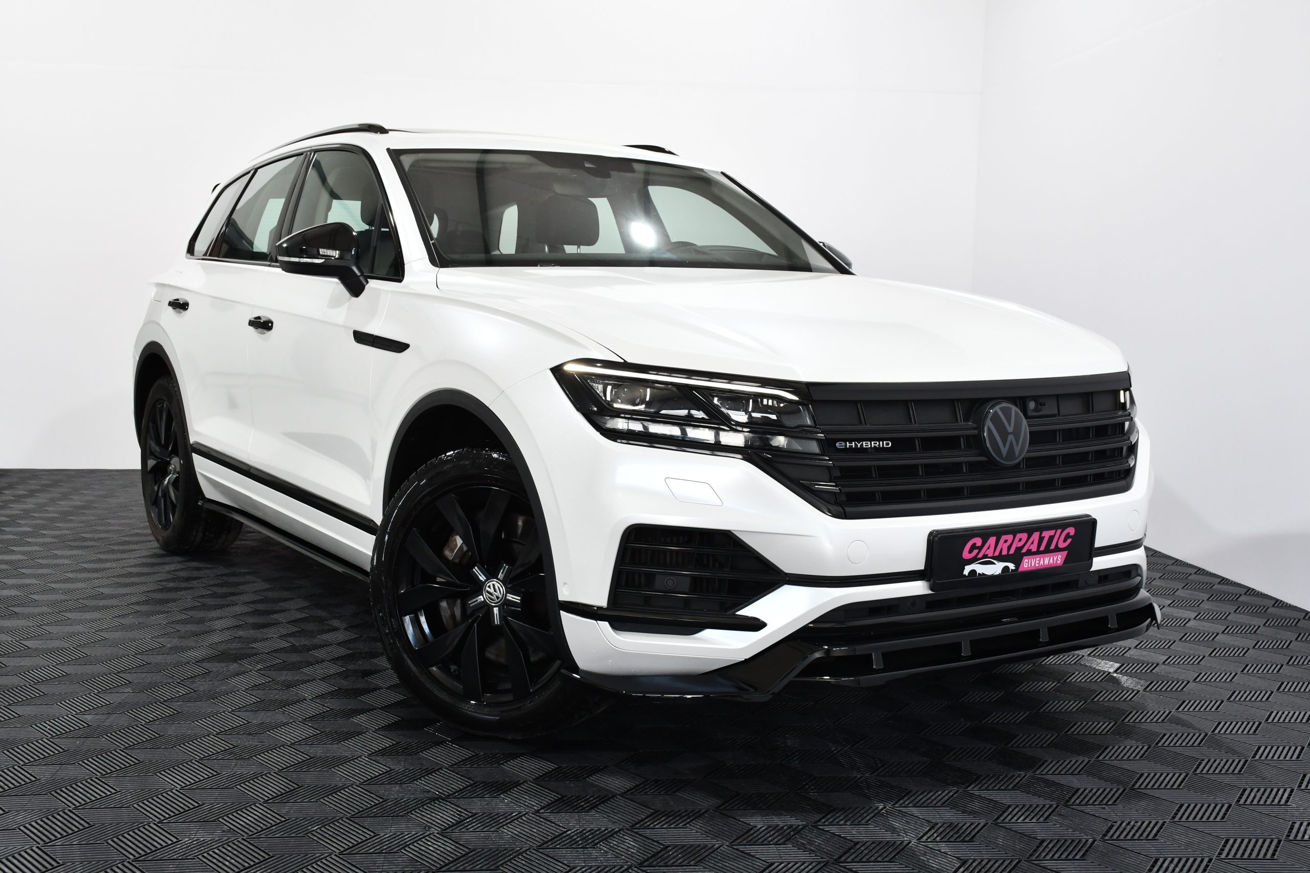 Volkswagen Touareg V6 TSI eHybrid (381 HP) 2022 + €1000 POCKET MONEY