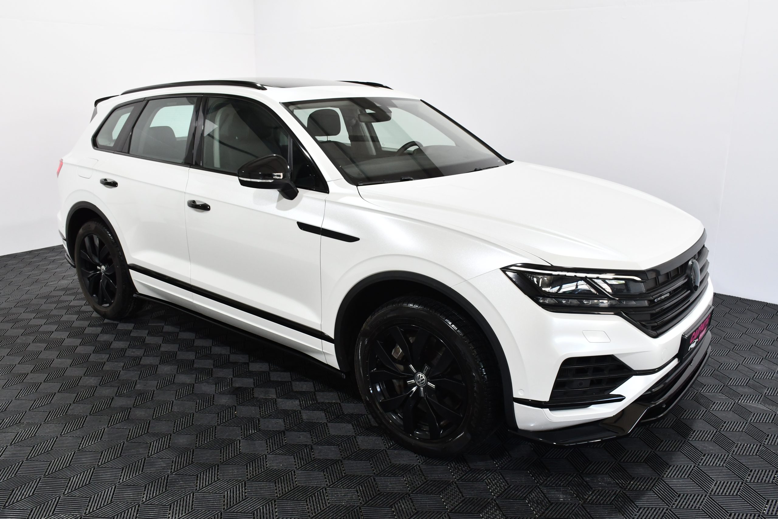Volkswagen Touareg V6 TSI eHybrid (381 HP) 2022 + €1000 POCKET MONEY - Image 6