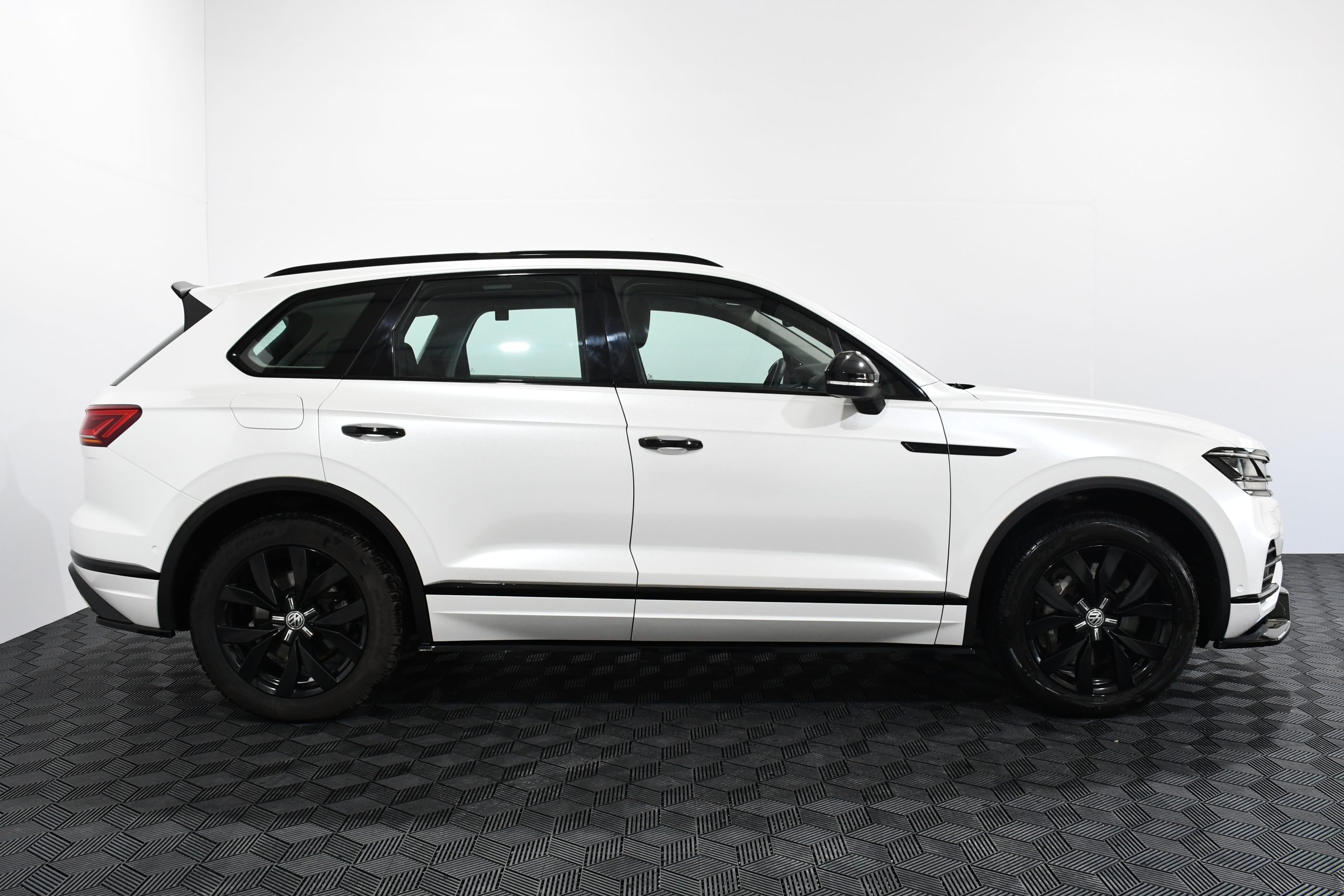 Volkswagen Touareg V6 TSI eHybrid (381 HP) 2022 + €1000 POCKET MONEY - Image 7
