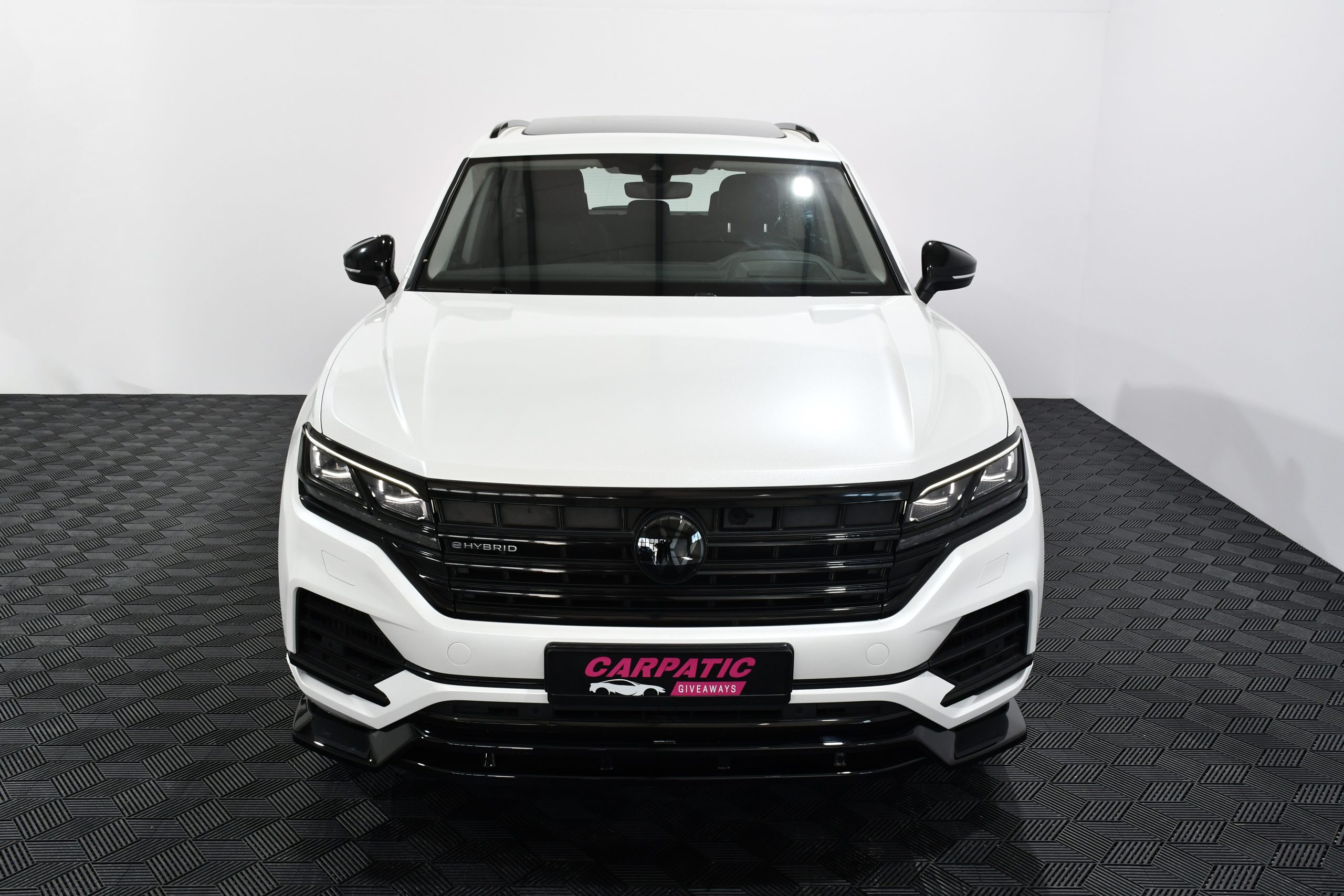 Volkswagen Touareg V6 TSI eHybrid (381 HP) 2022 + €1000 POCKET MONEY - Image 8