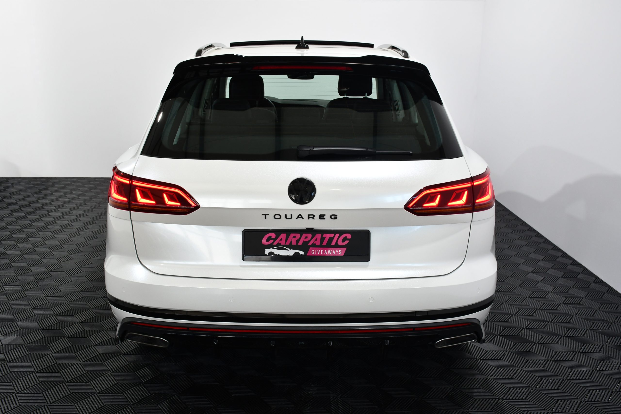 Volkswagen Touareg V6 TSI eHybrid (381 HP) 2022 + €1000 POCKET MONEY - Image 11