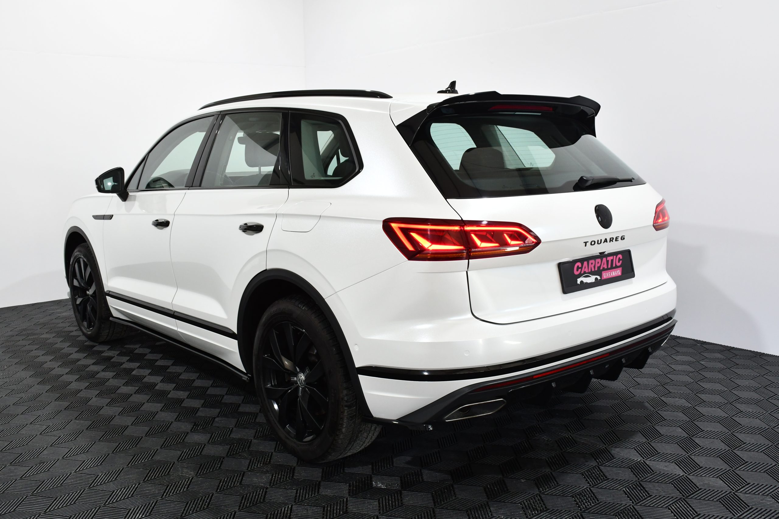 Volkswagen Touareg V6 TSI eHybrid (381 HP) 2022 + €1000 POCKET MONEY - Image 12