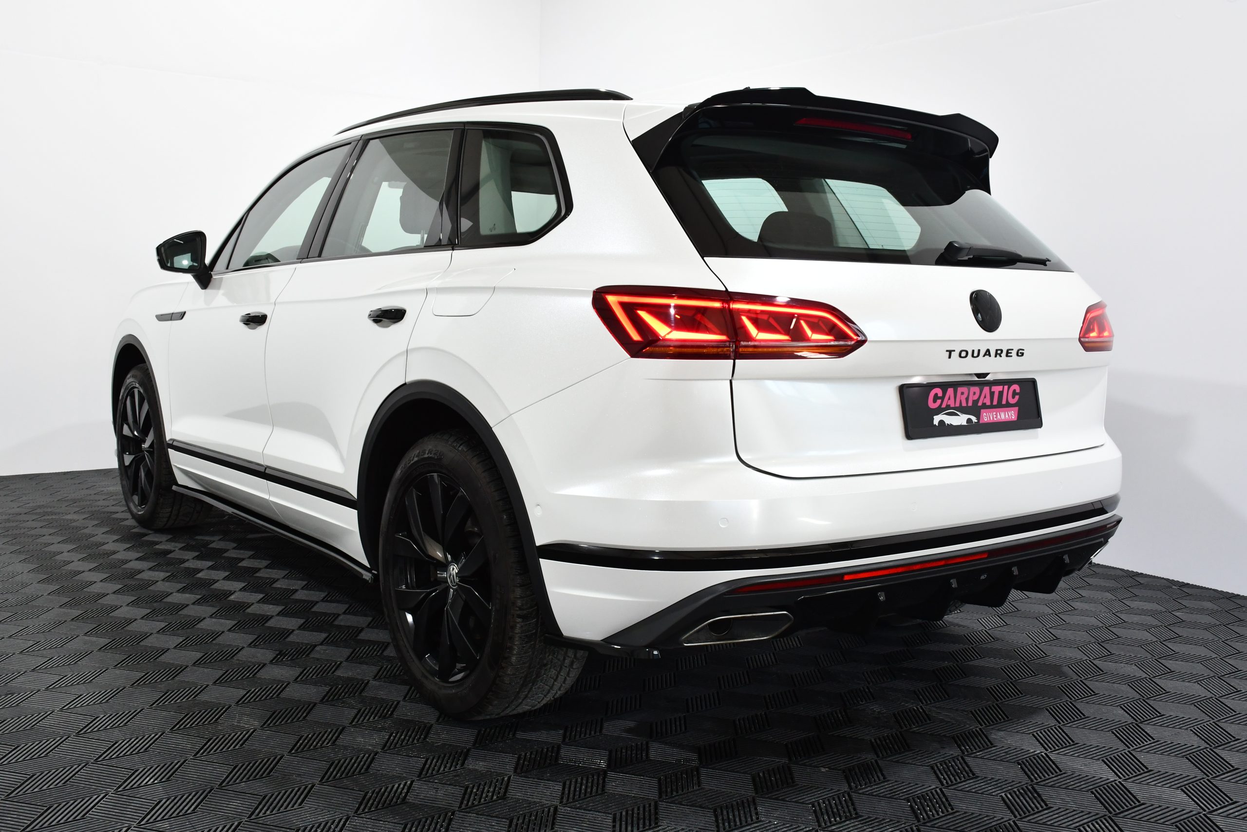 Volkswagen Touareg V6 TSI eHybrid (381 HP) 2022 + €1000 POCKET MONEY - Image 13