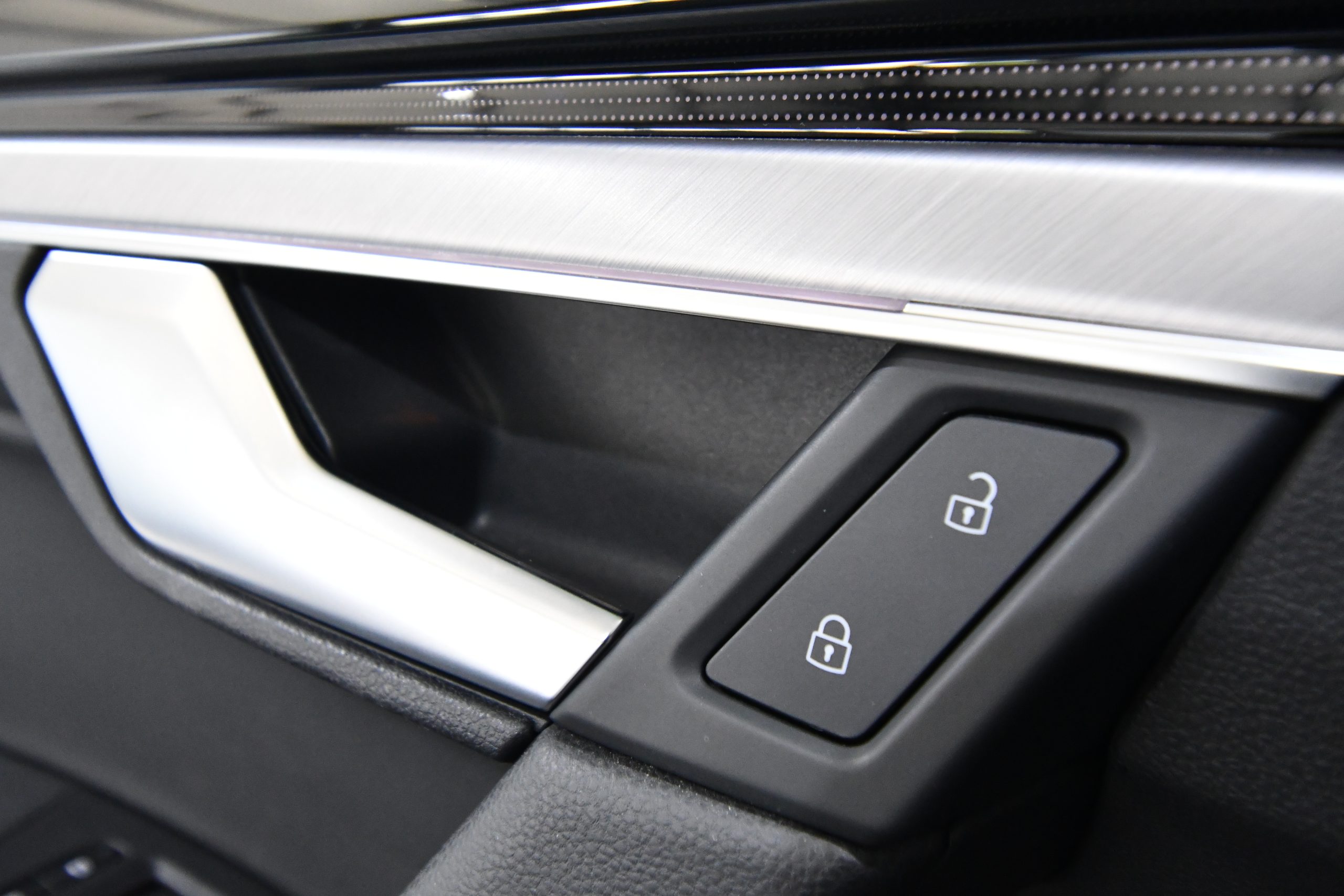 Volkswagen Touareg V6 TSI eHybrid (381 HP) 2022 + €1000 POCKET MONEY - Image 15
