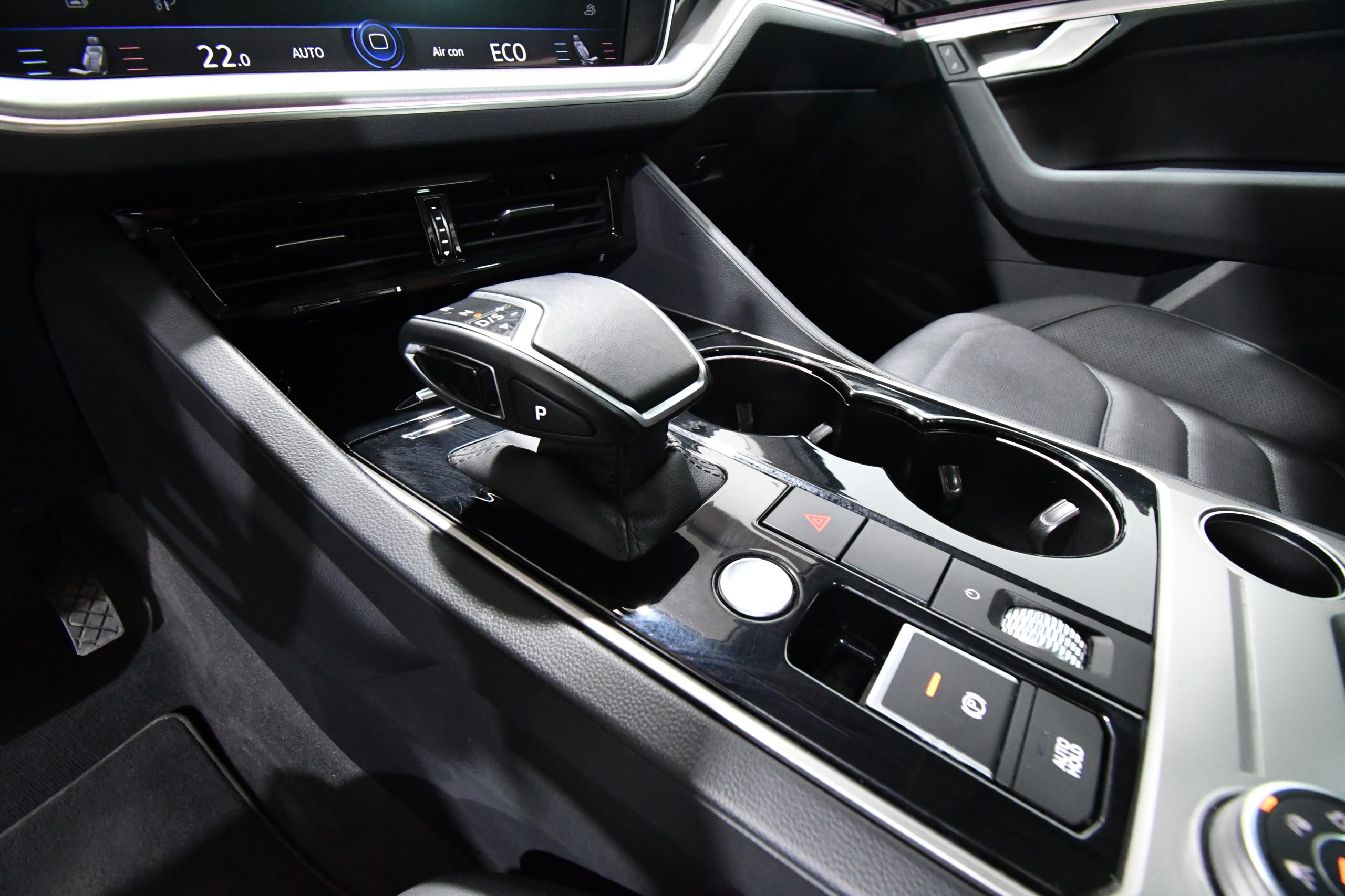 Volkswagen Touareg V6 TSI eHybrid (381 HP) 2022 + €1000 POCKET MONEY - Image 19