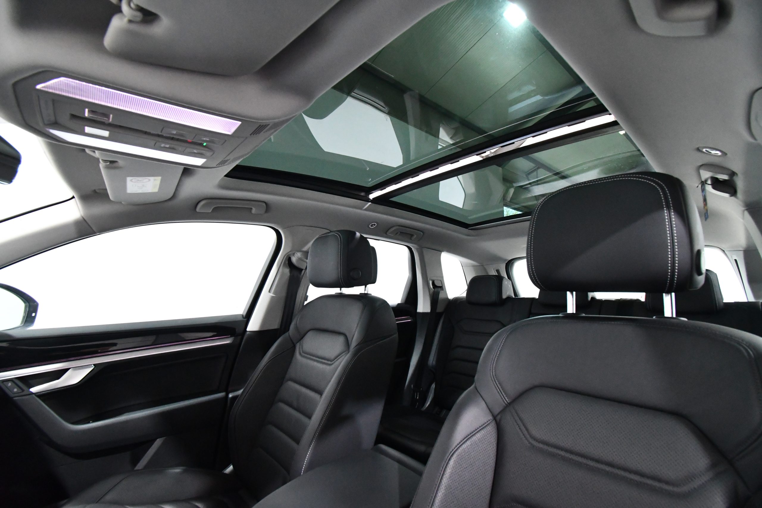 Volkswagen Touareg V6 TSI eHybrid (381 HP) 2022 + €1000 POCKET MONEY - Image 21