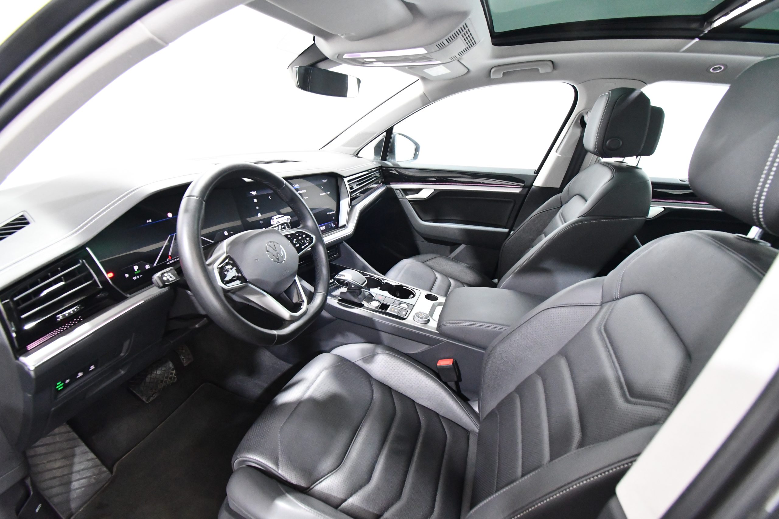 Volkswagen Touareg V6 TSI eHybrid (381 HP) 2022 + €1000 POCKET MONEY - Image 22