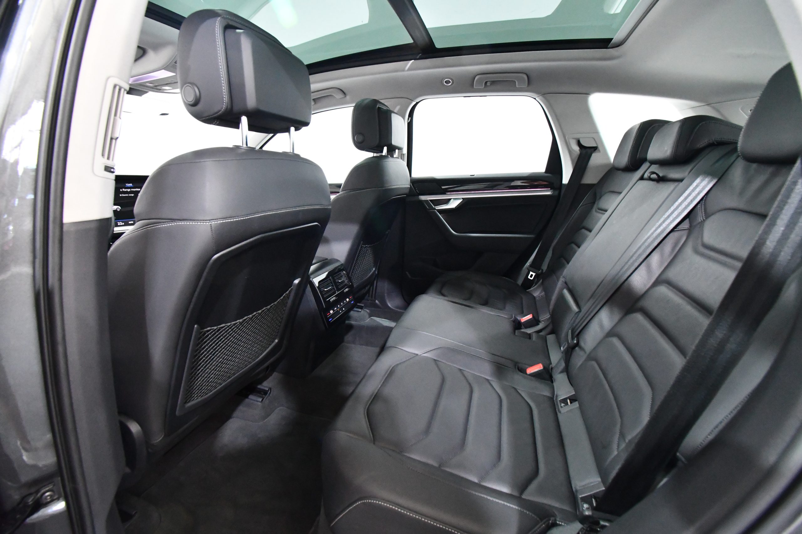 Volkswagen Touareg V6 TSI eHybrid (381 HP) 2022 + €1000 POCKET MONEY - Image 23