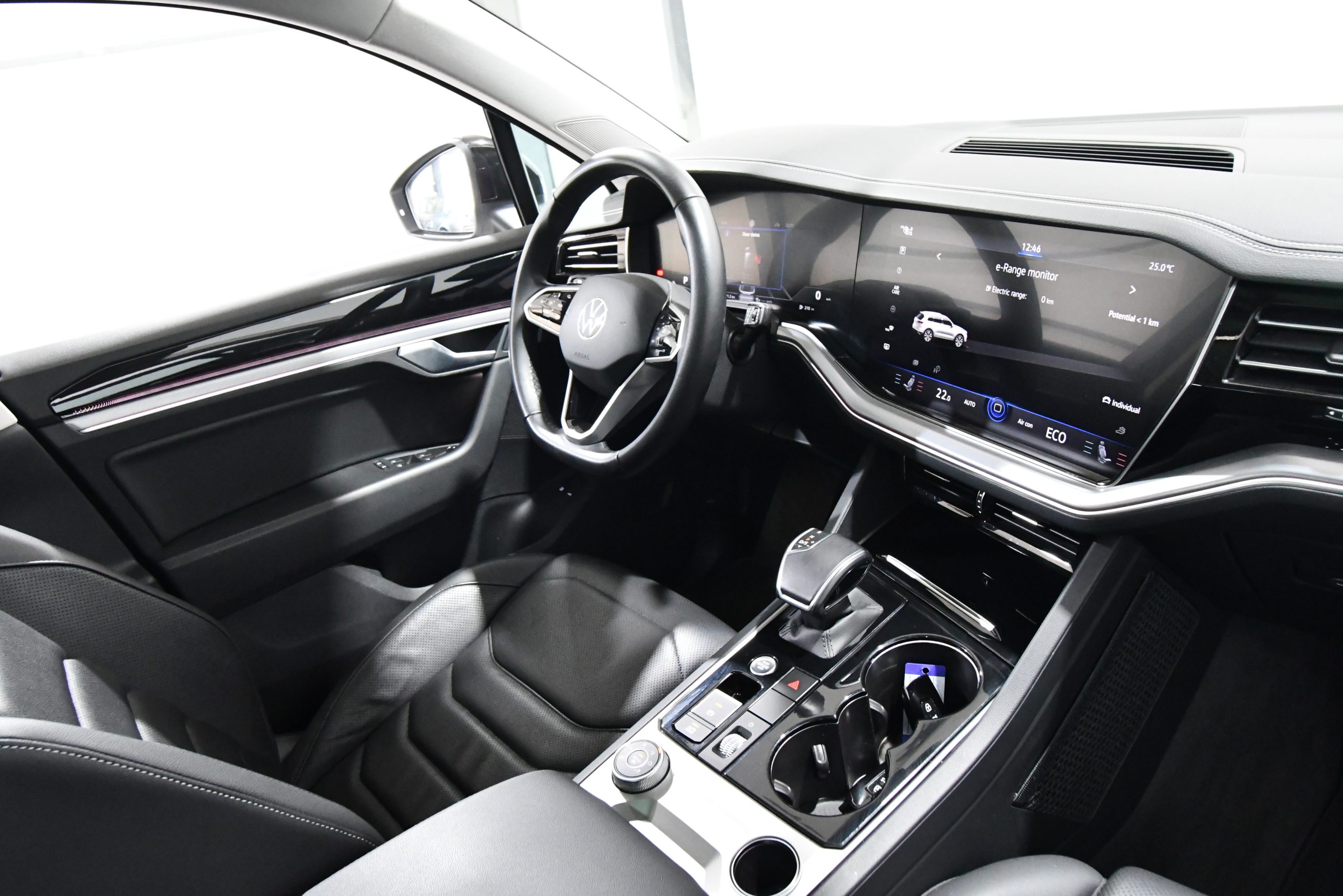 Volkswagen Touareg V6 TSI eHybrid (381 HP) 2022 + €1000 POCKET MONEY - Image 24