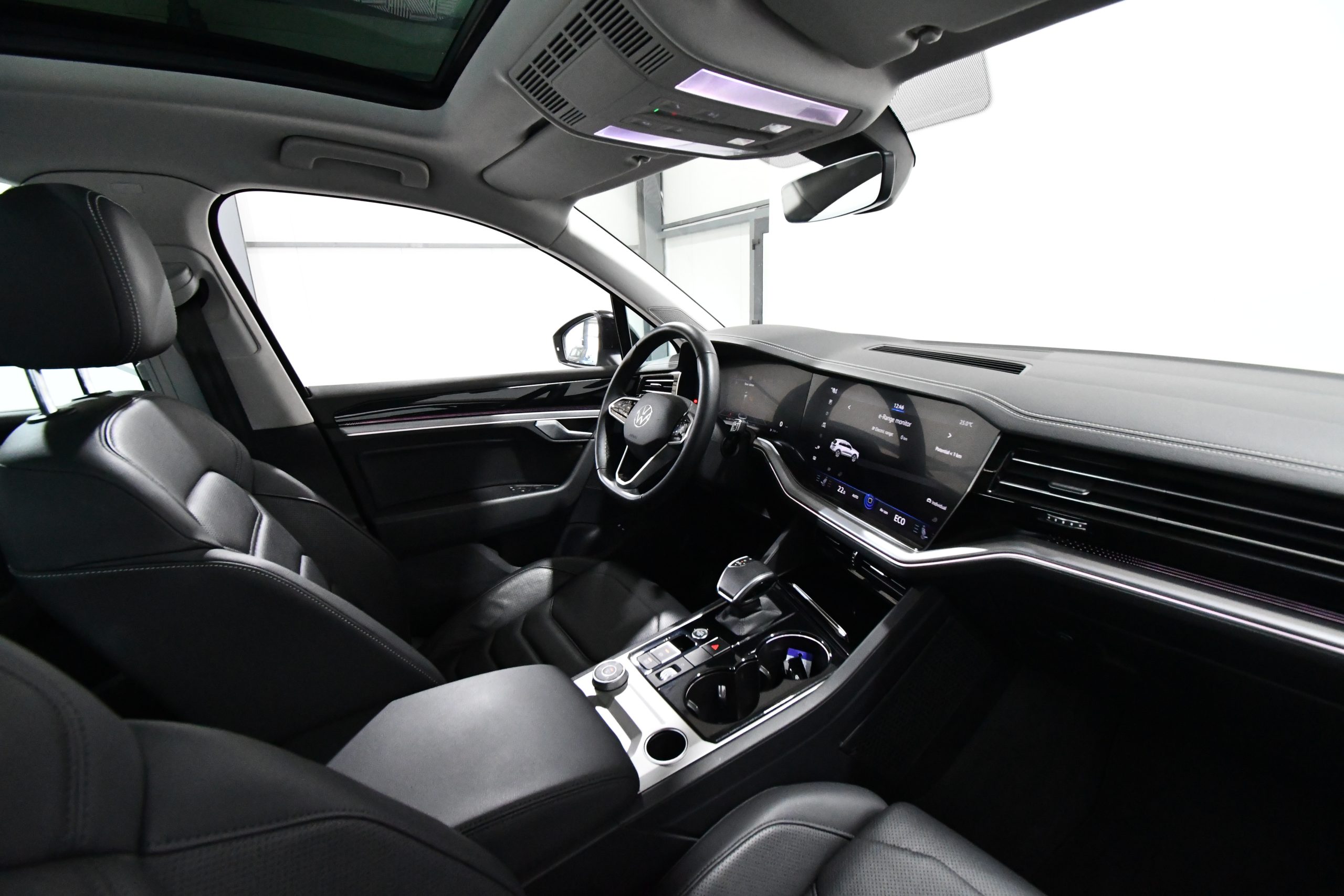 Volkswagen Touareg V6 TSI eHybrid (381 HP) 2022 + €1000 POCKET MONEY - Image 25