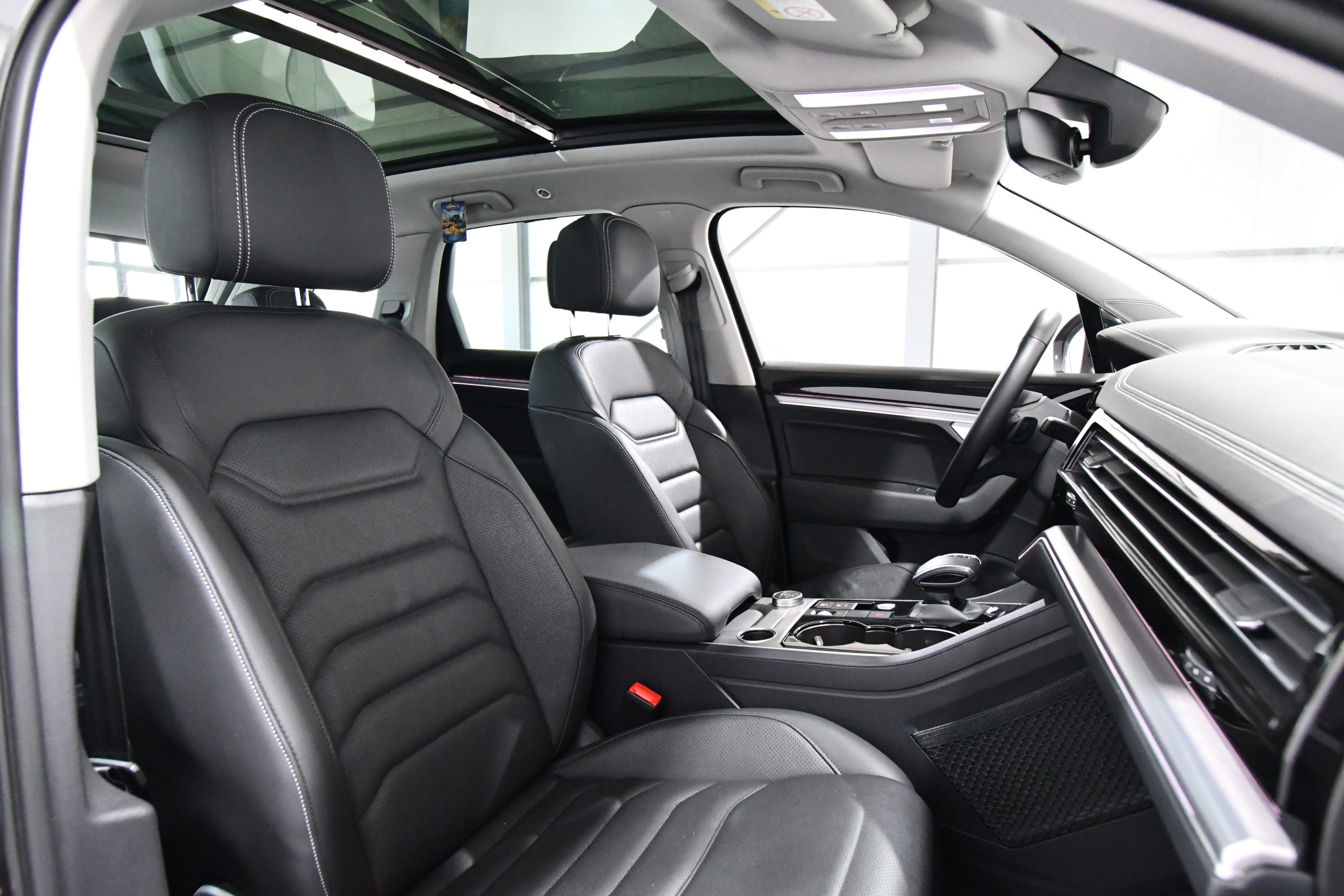 Volkswagen Touareg V6 TSI eHybrid (381 HP) 2022 + €1000 POCKET MONEY - Image 26