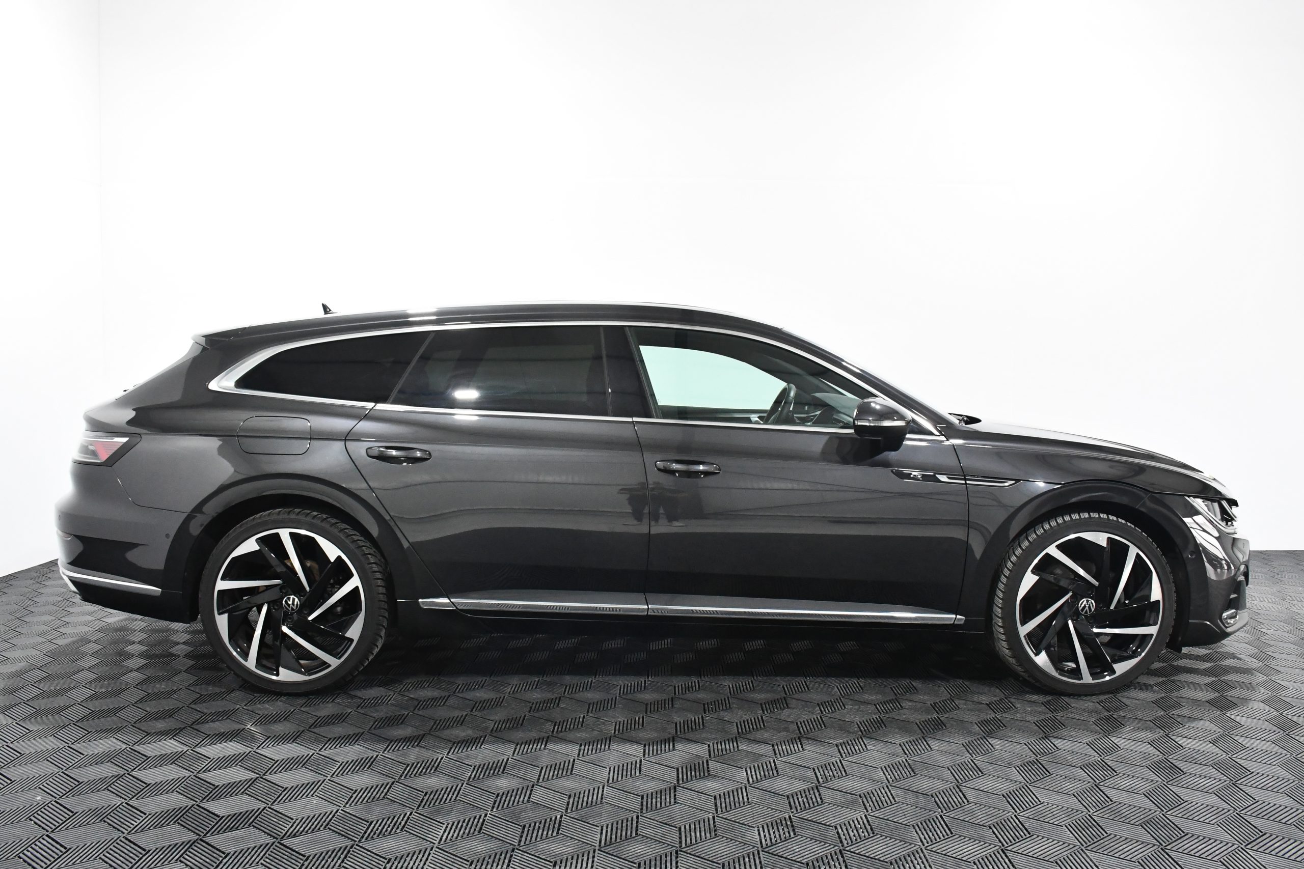 Volkswagen Arteon R-Line 2.0 TDI (200 HP) 2023 + €1000 POCKET MONEY - Image 4