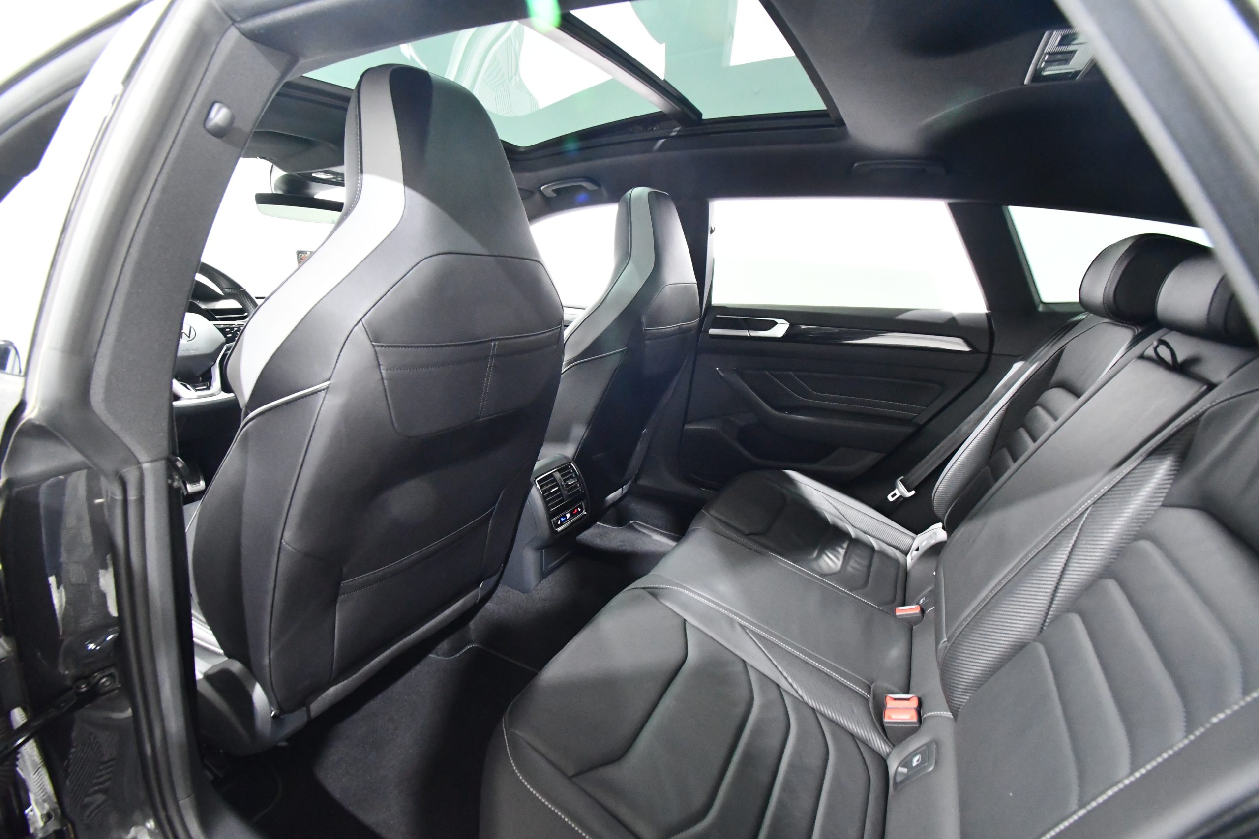 Volkswagen Arteon R-Line 2.0 TDI (200 HP) 2023 + €1000 POCKET MONEY - Image 22