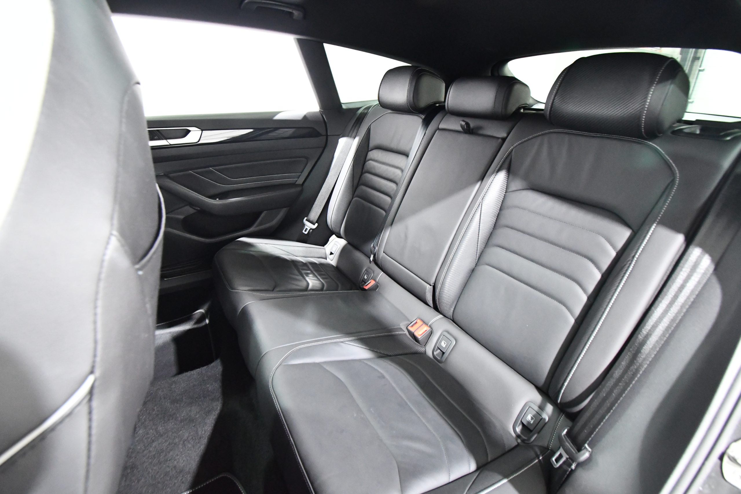 Volkswagen Arteon R-Line 2.0 TDI (200 HP) 2023 + €1000 POCKET MONEY - Image 23