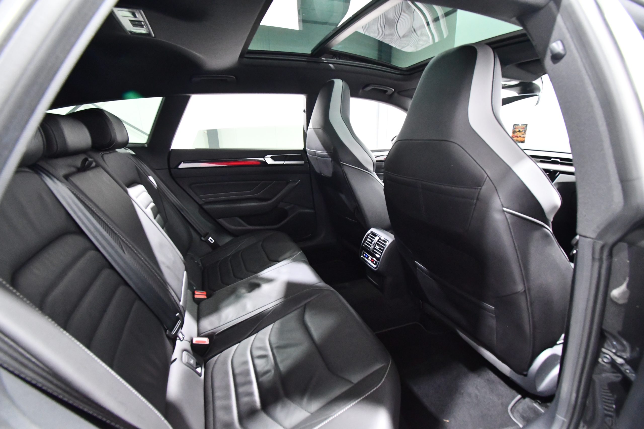 Volkswagen Arteon R-Line 2.0 TDI (200 HP) 2023 + €1000 POCKET MONEY - Image 24