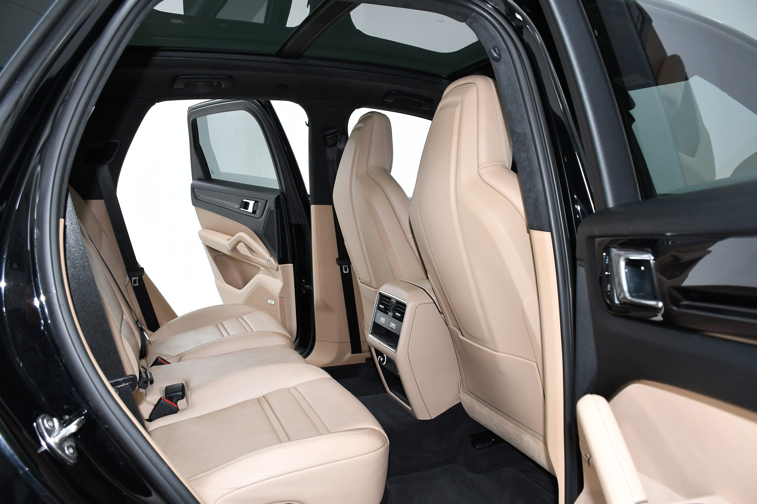 Porsche Cayenne S (441Hp) 2020 + €1000 POCKET MONEY - Image 10