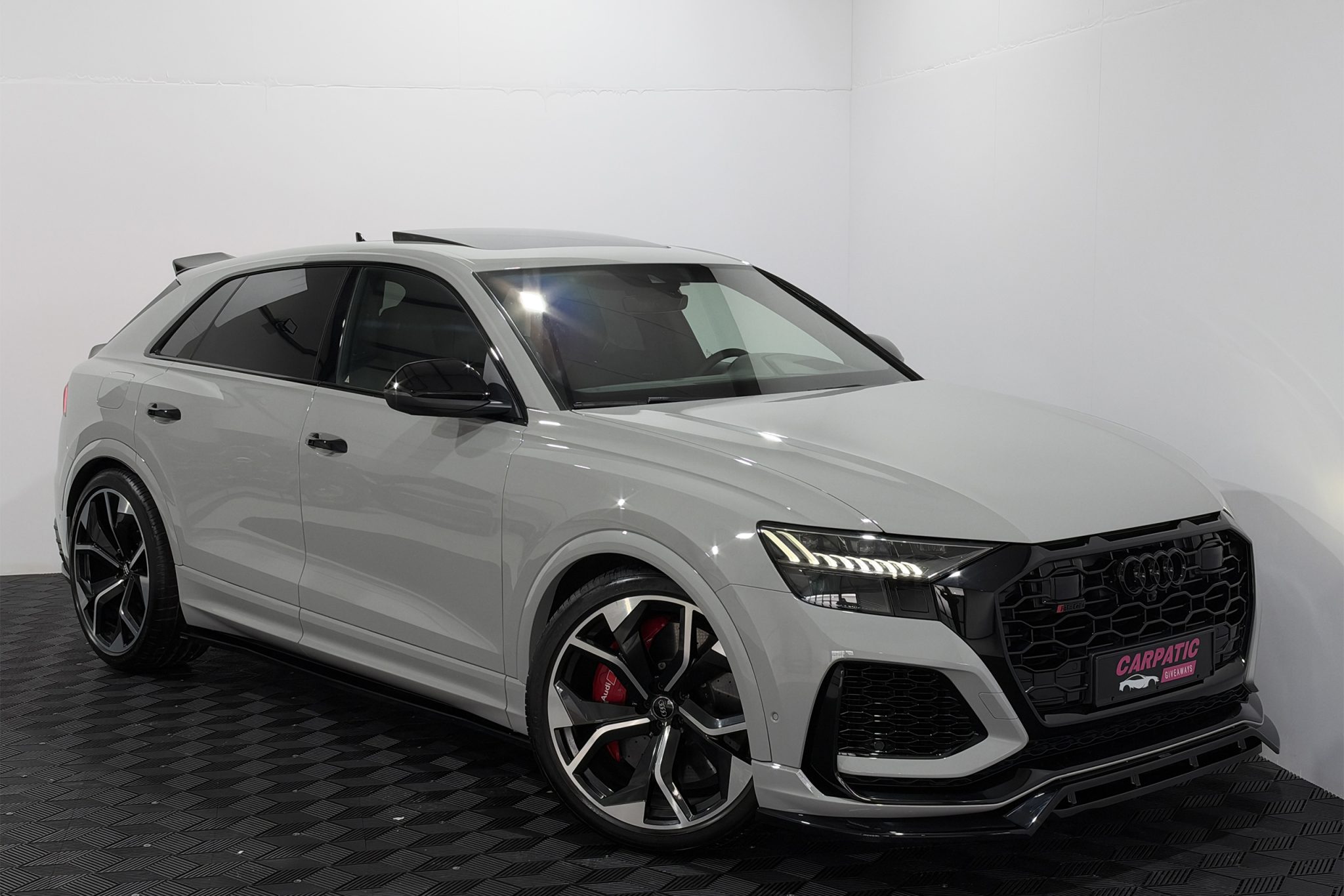 AUDI RSQ8 (600 Hp) 2021 + £1,500 Cash